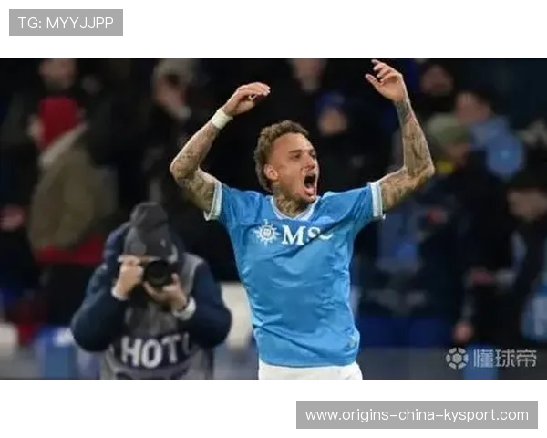 加拉塔萨雷女足杨莉娜回追协防,边路抢断立刻反击 加拉塔萨雷女足杨莉娜回追协防,边路抢断立刻反击